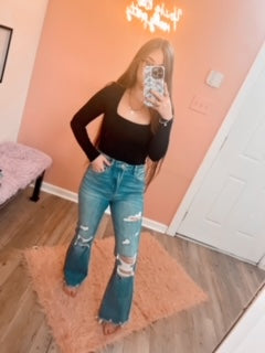 The Chelsie Distressed Crop Jeans